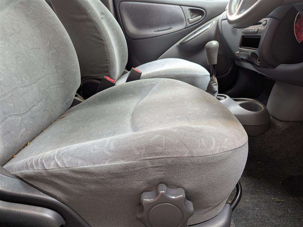 <p>2000 TOYOTA YARIS CDX</p>