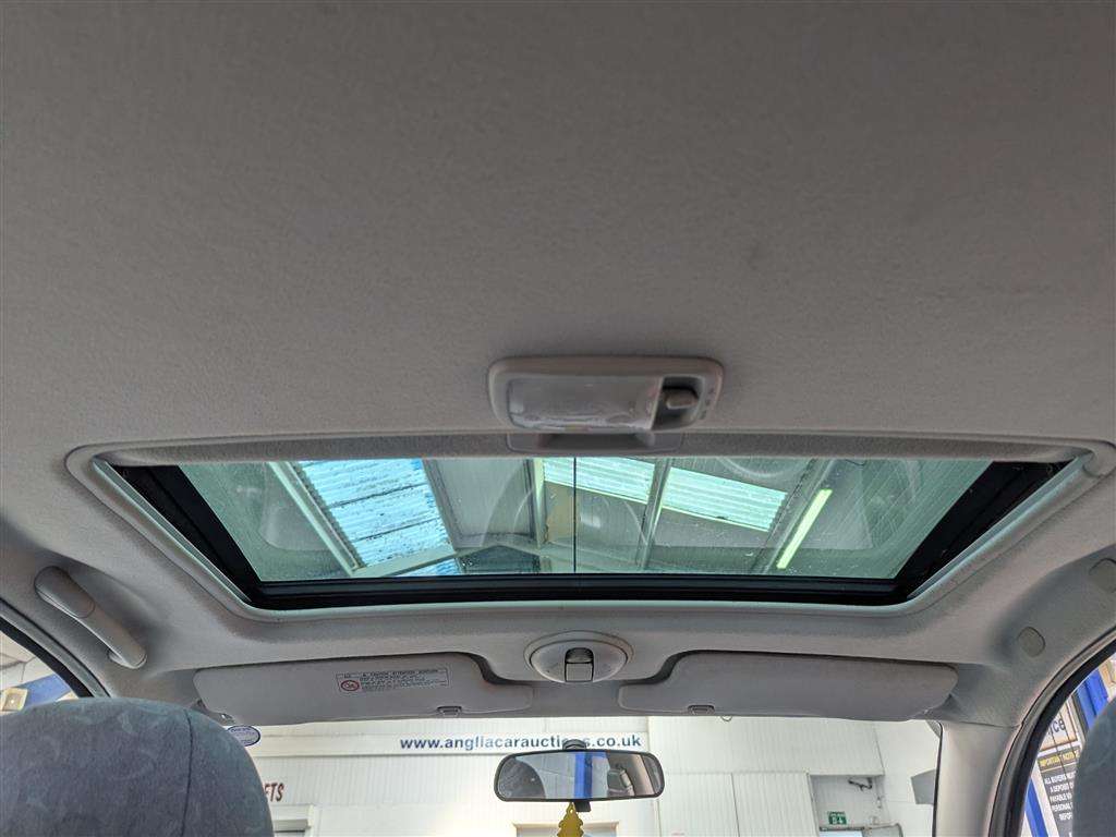 <p>2000 TOYOTA YARIS CDX</p>