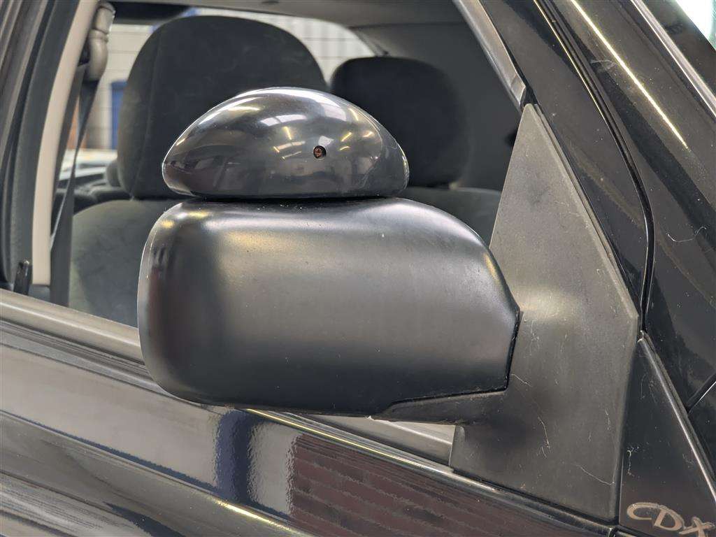 <p>2000 TOYOTA YARIS CDX</p>