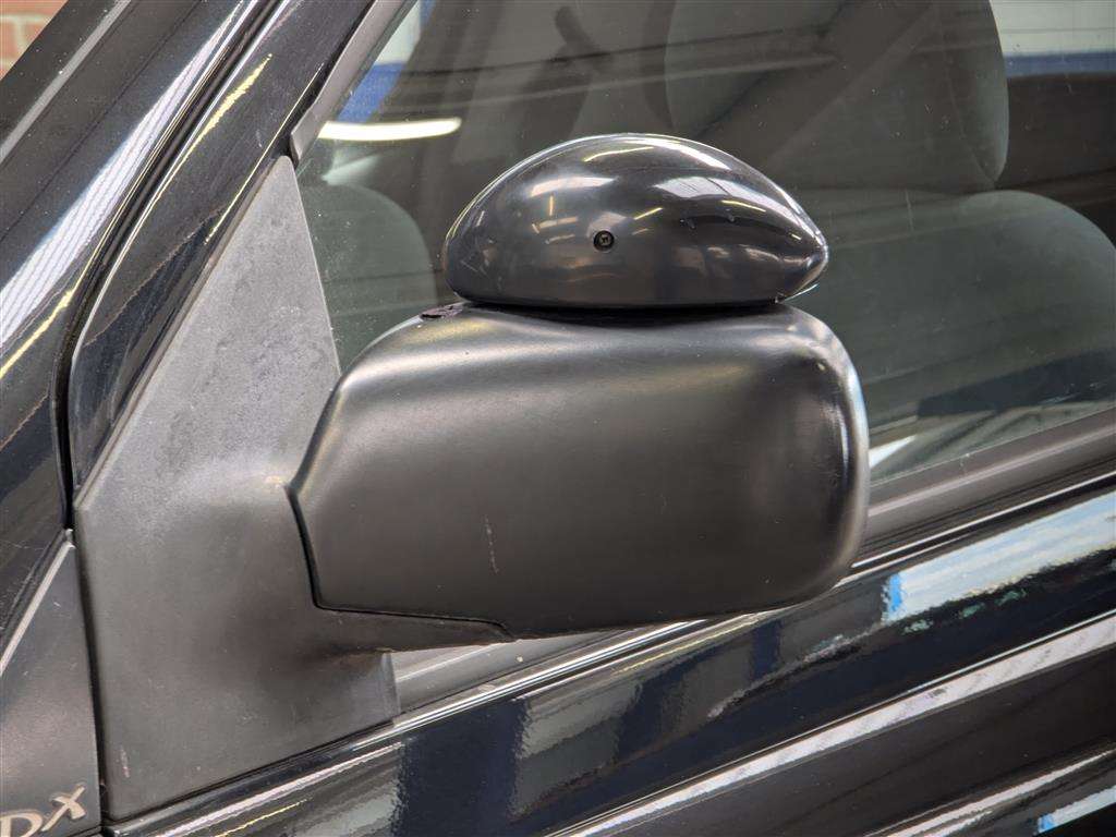 <p>2000 TOYOTA YARIS CDX</p>
