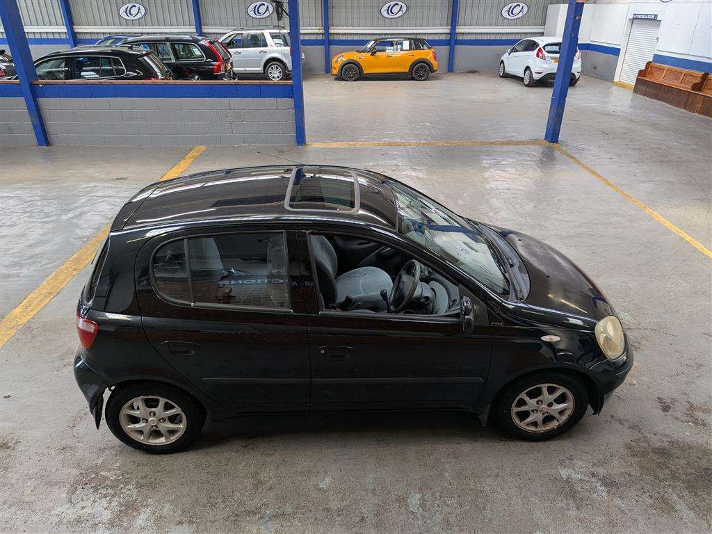 <p>2000 TOYOTA YARIS CDX</p>