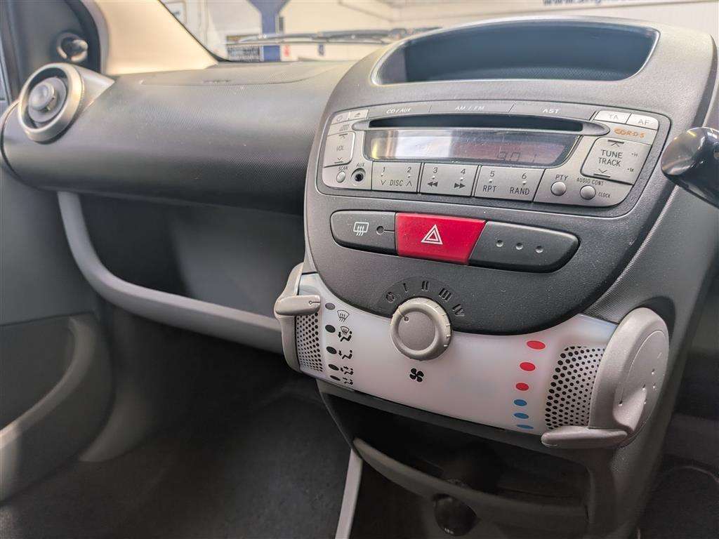 <p>2010 PEUGEOT 107 URBAN</p>
