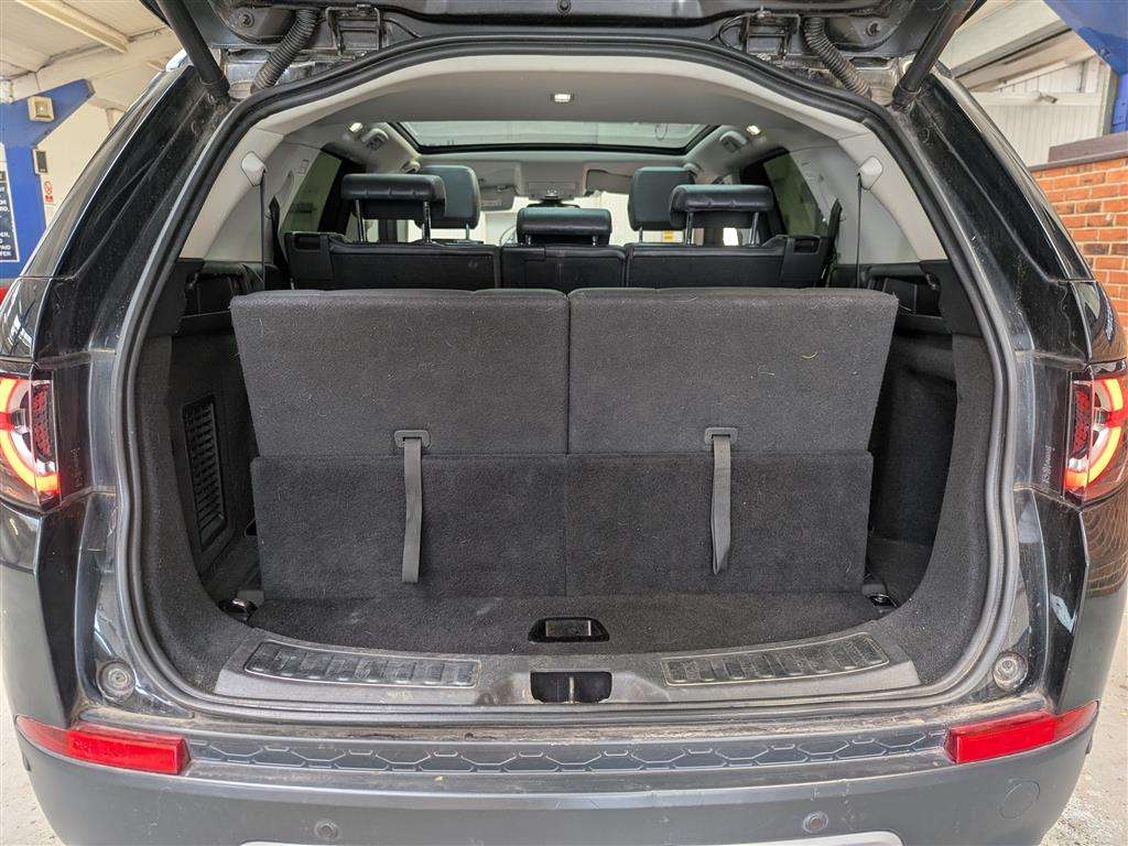 <p>2016 LAND ROVER DISCOVERY SPORT HSE TD4 A</p>