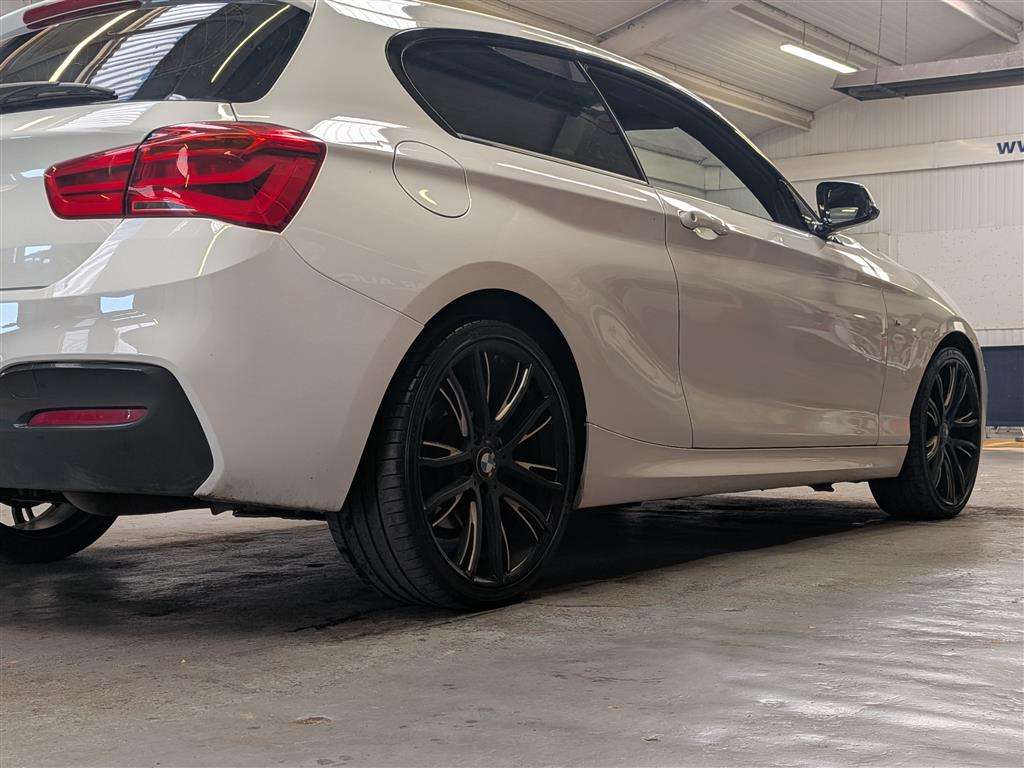 <p>2015 BMW 118D M SPORT</p>