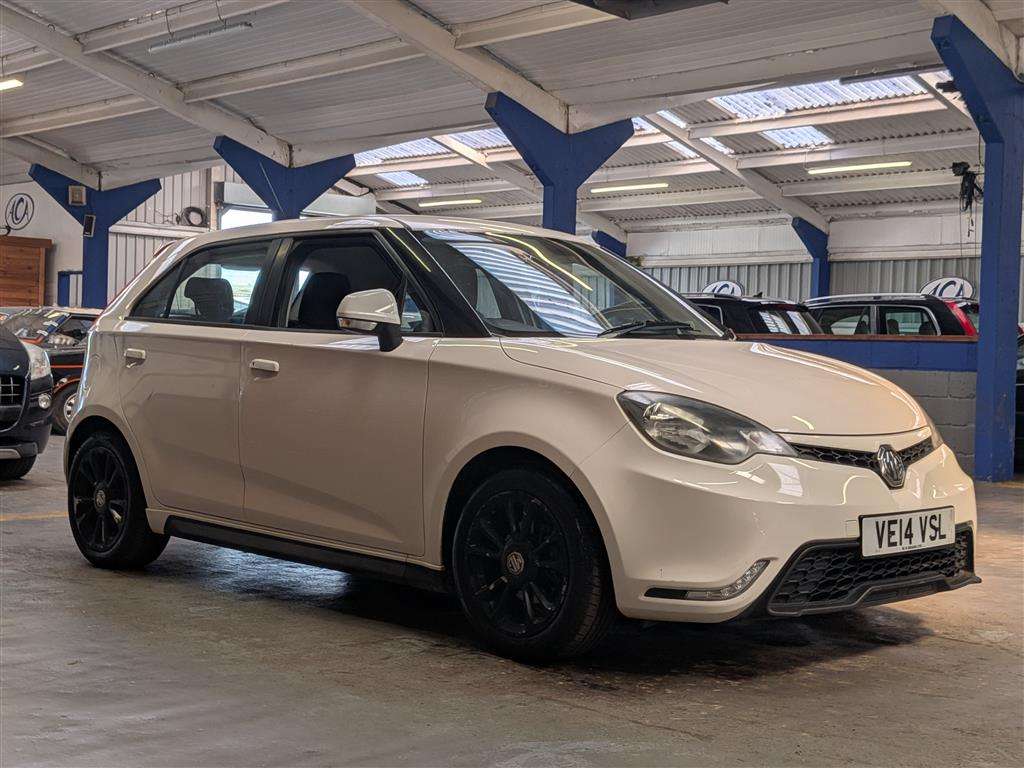 <p>2014 MG 3 STYLE VTI-TECH</p>