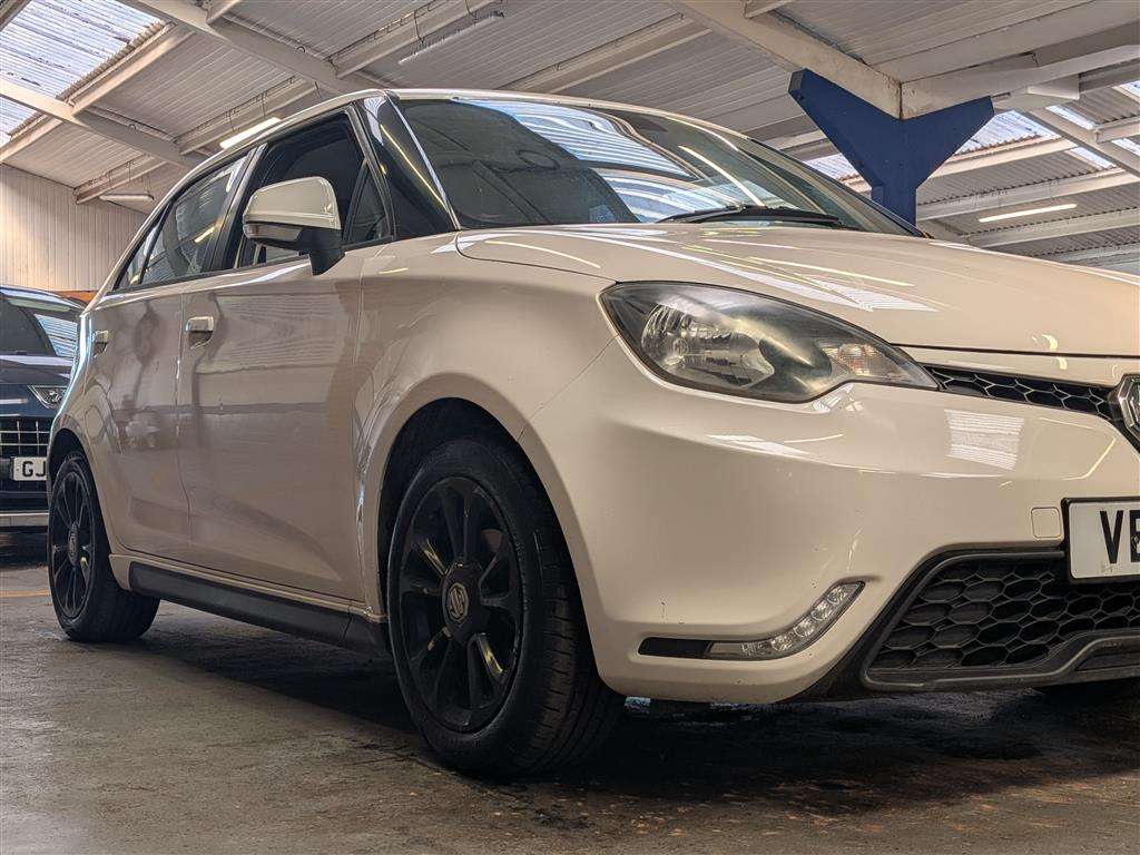 <p>2014 MG 3 STYLE VTI-TECH</p>