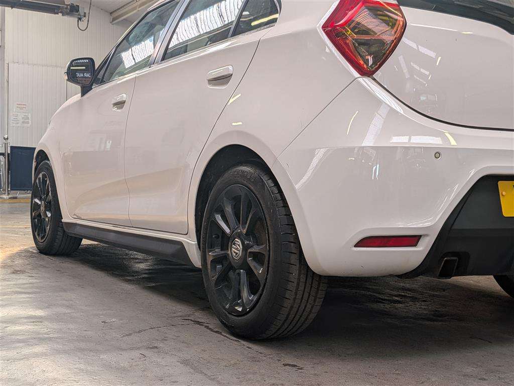<p>2014 MG 3 STYLE VTI-TECH</p>