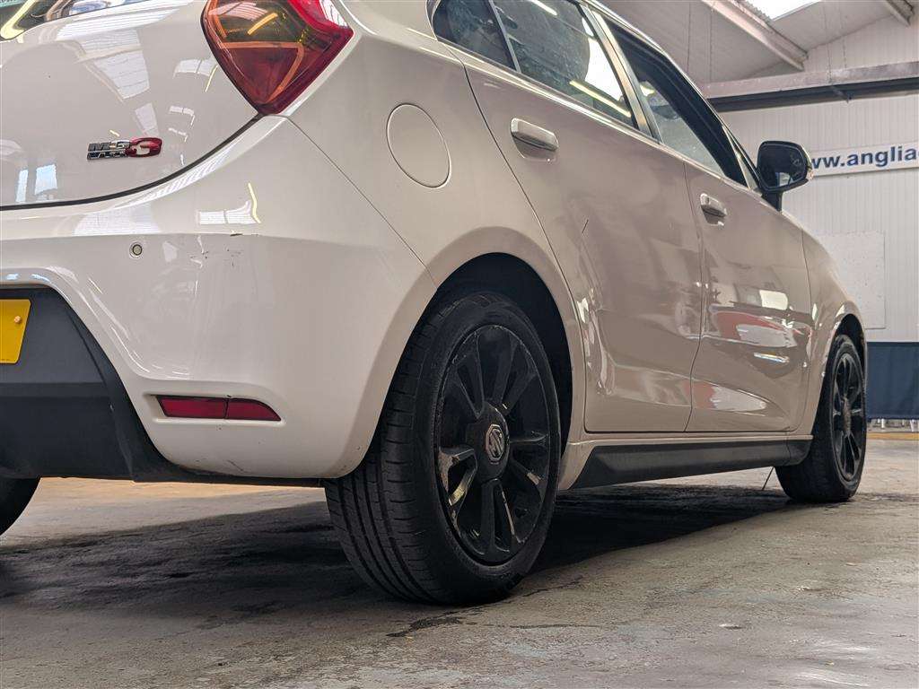 <p>2014 MG 3 STYLE VTI-TECH</p>