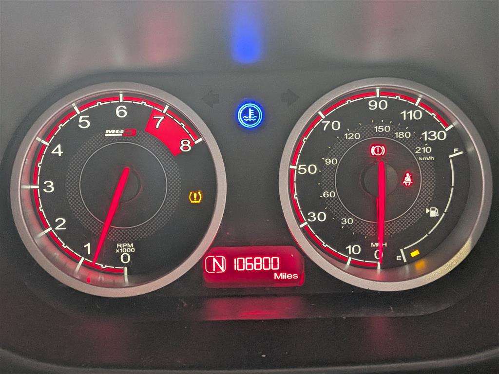 <p>2014 MG 3 STYLE VTI-TECH</p>