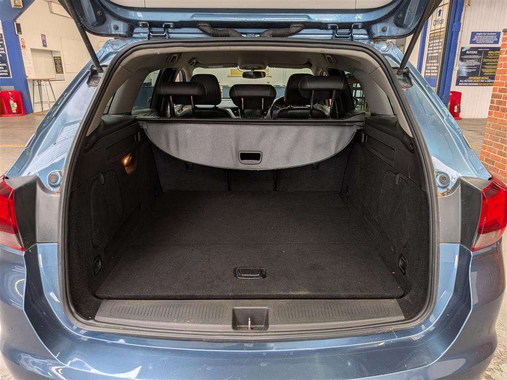 <p>2016 VAUXHALL ASTRA TECH LINE CDTI S/S</p>