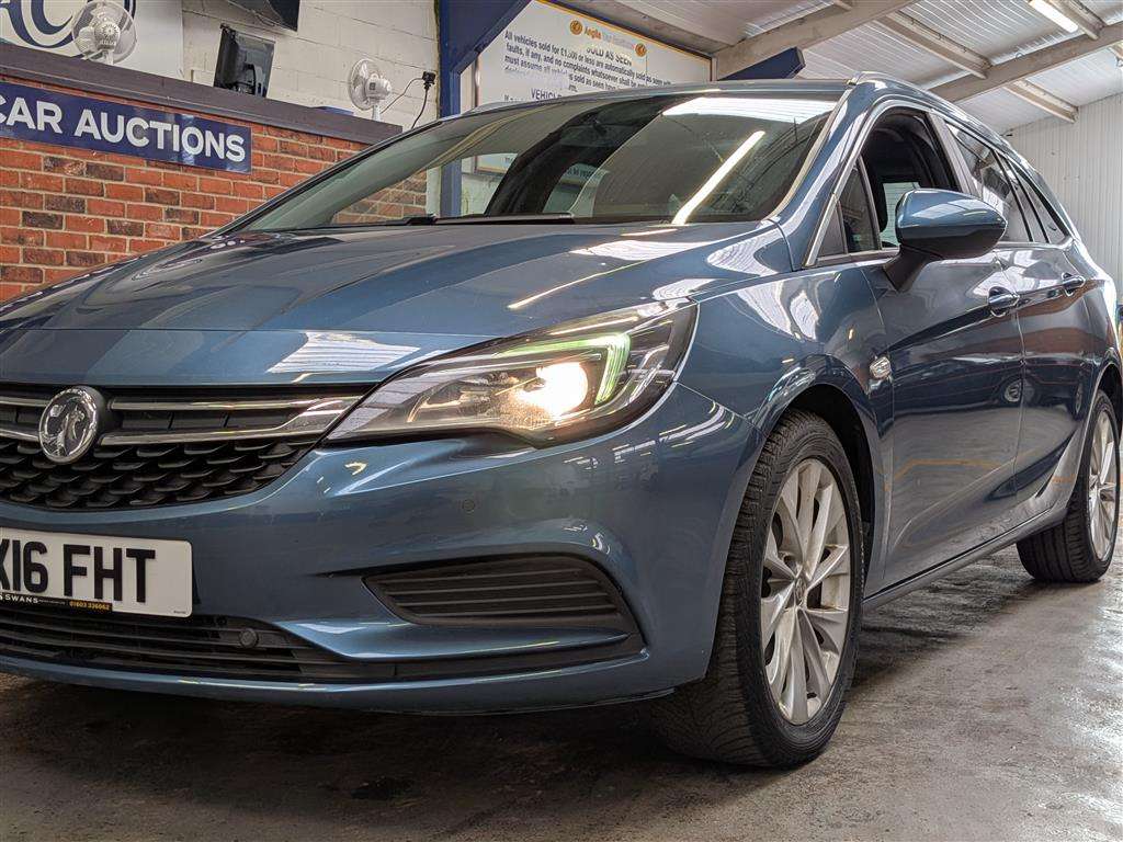 <p>2016 VAUXHALL ASTRA TECH LINE CDTI S/S</p>