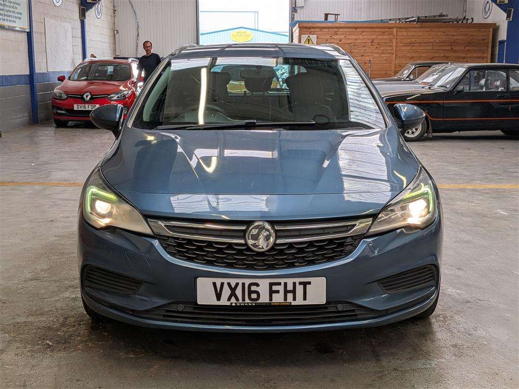 <p>2016 VAUXHALL ASTRA TECH LINE CDTI S/S</p>
