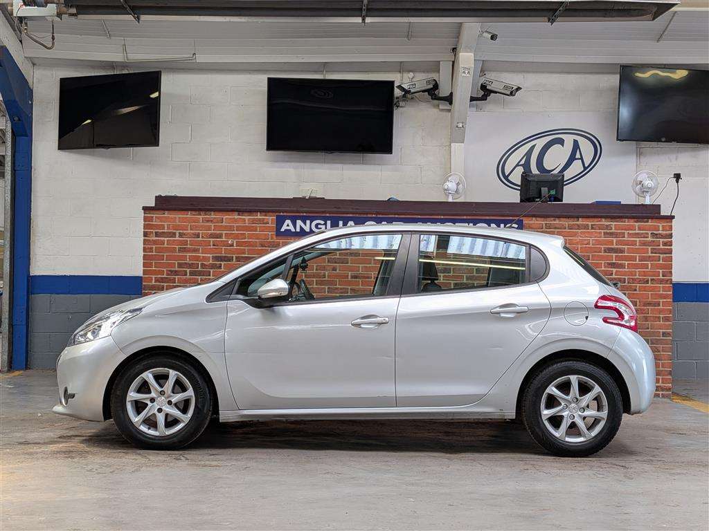<p>2015 PEUGEOT 208 ACTIVE HDI</p>