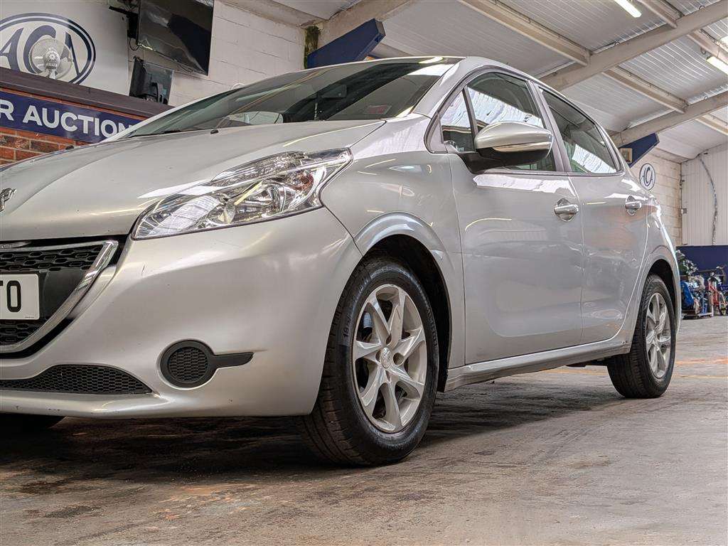 <p>2015 PEUGEOT 208 ACTIVE HDI</p>
