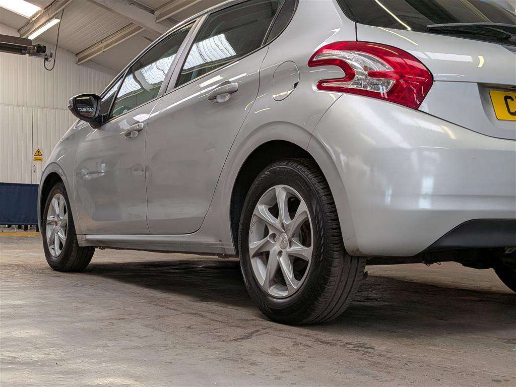 <p>2015 PEUGEOT 208 ACTIVE HDI</p>