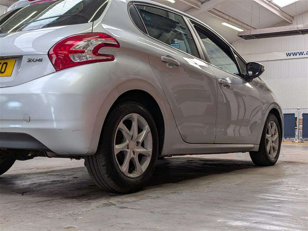 <p>2015 PEUGEOT 208 ACTIVE HDI</p>