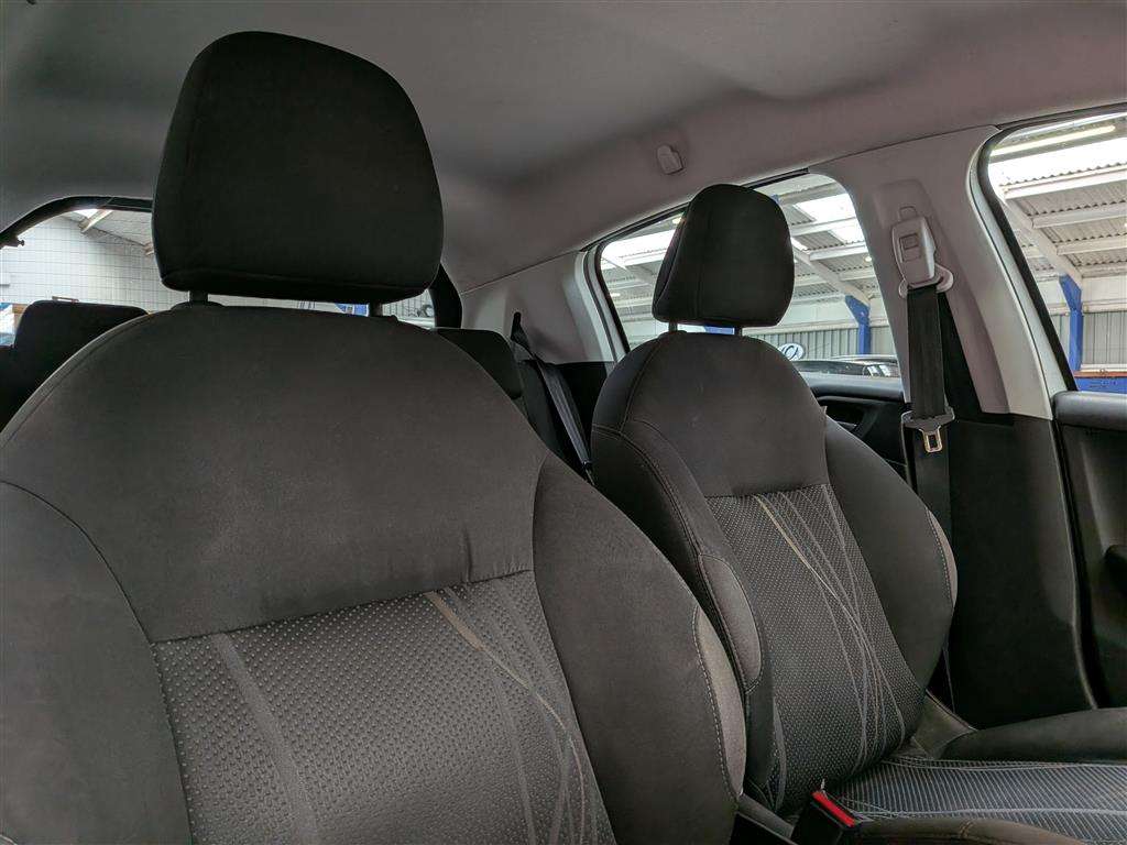 <p>2015 PEUGEOT 208 ACTIVE HDI</p>