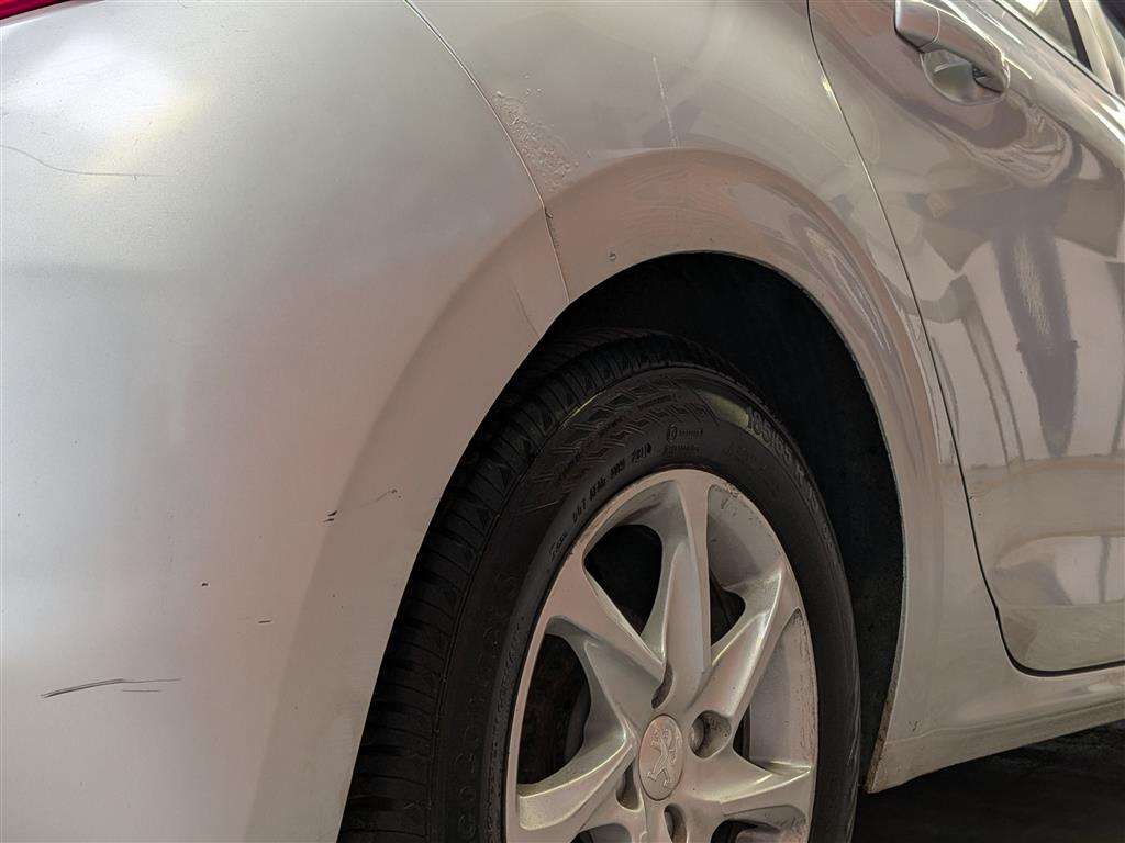 <p>2015 PEUGEOT 208 ACTIVE HDI</p>