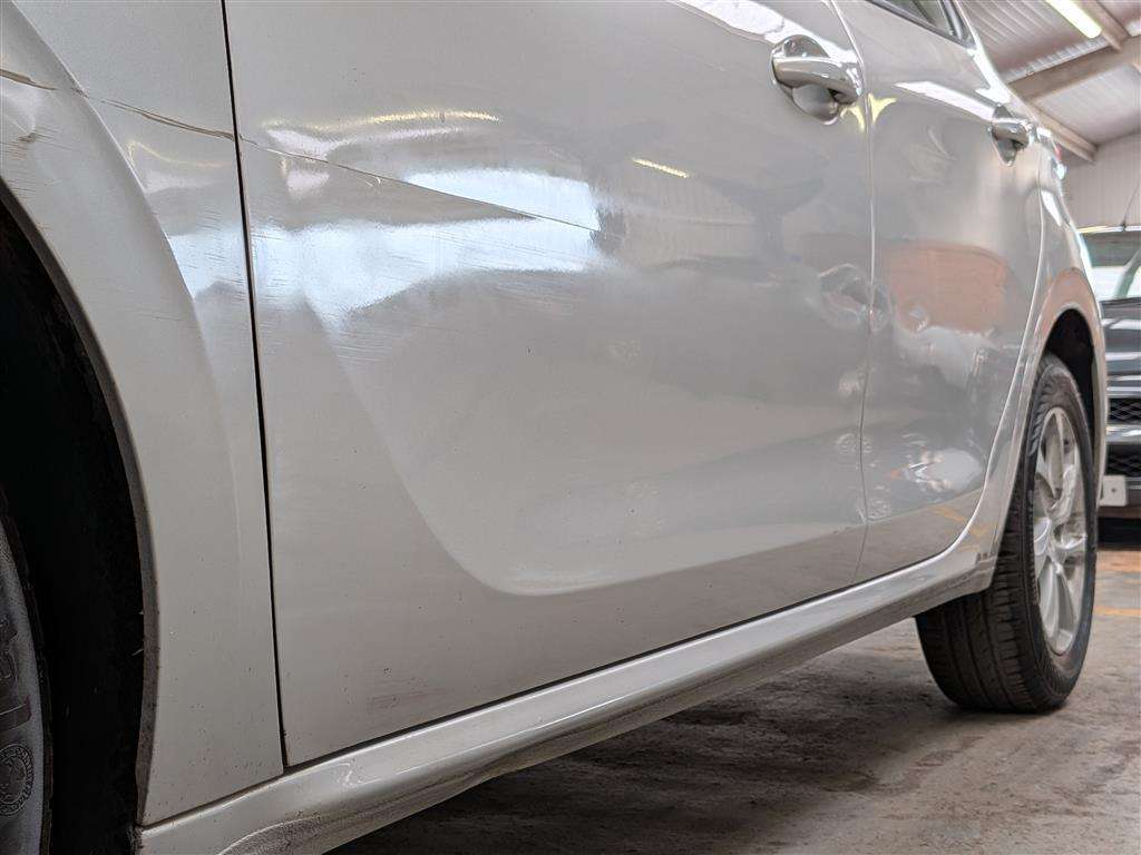 <p>2015 PEUGEOT 208 ACTIVE HDI</p>