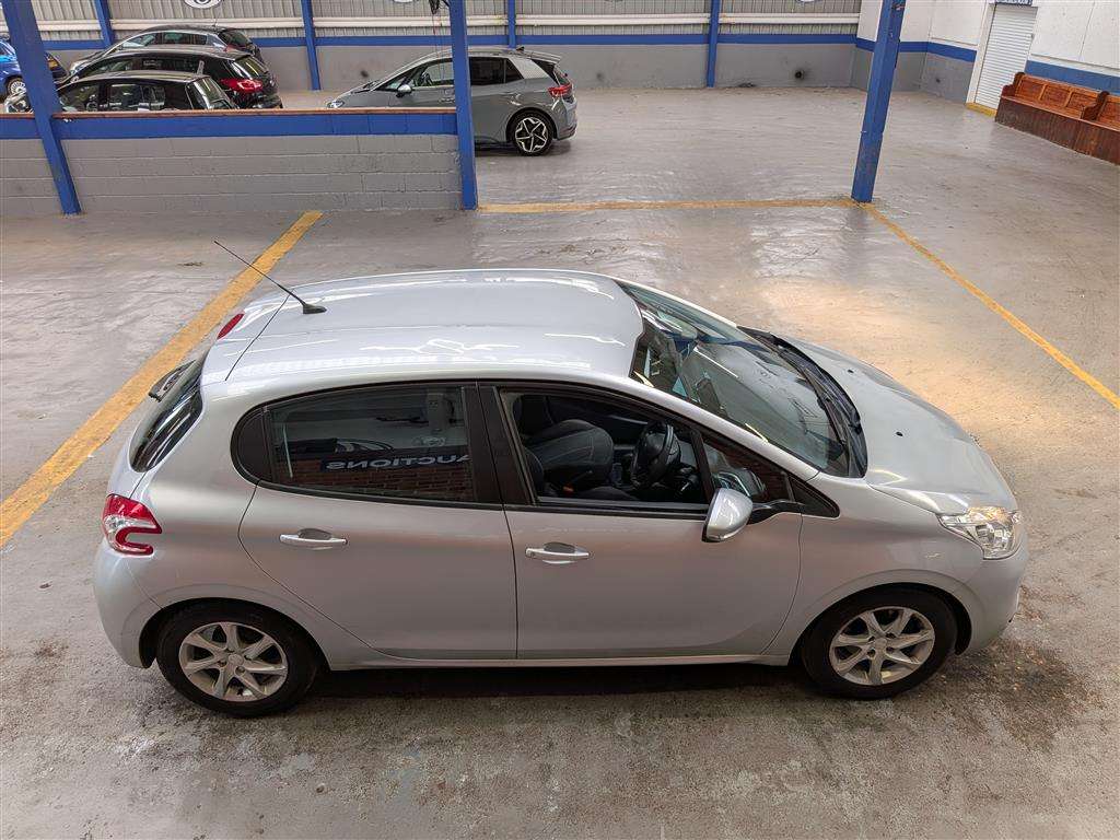 <p>2015 PEUGEOT 208 ACTIVE HDI</p>