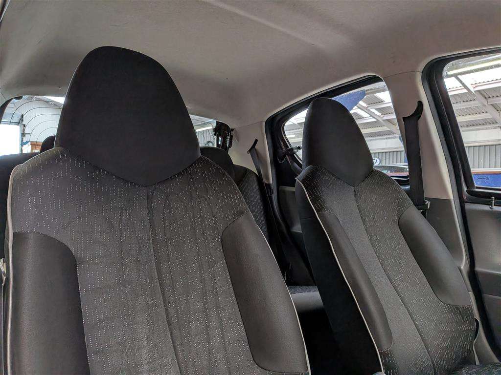 <p>2011 PEUGEOT 107 URBAN</p>
