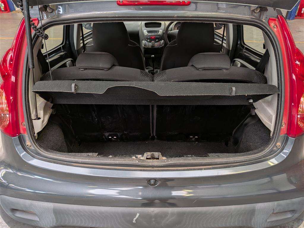 <p>2011 PEUGEOT 107 URBAN</p>
