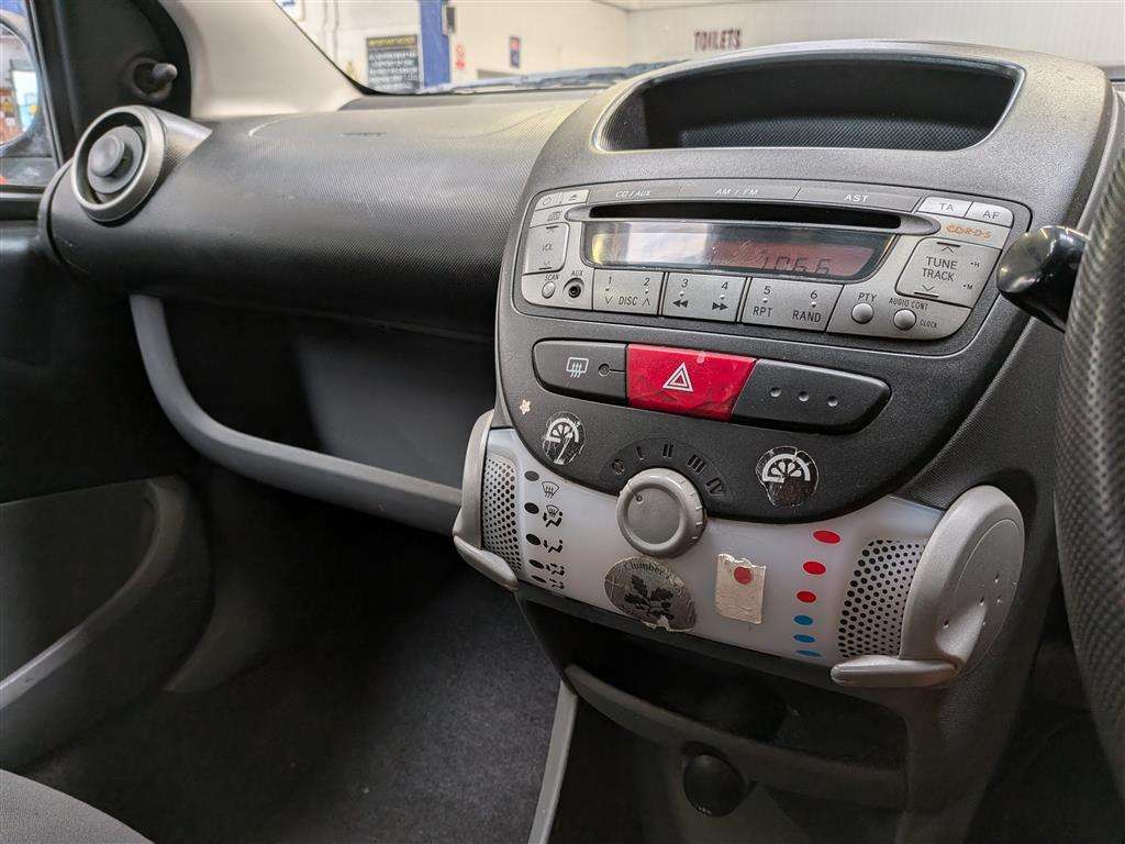 <p>2011 PEUGEOT 107 URBAN</p>