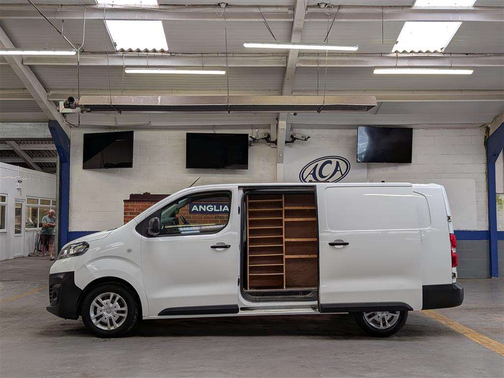 <p>2019 VAUXHALL VIVARO 2900 DYNAMIC S/S</p>