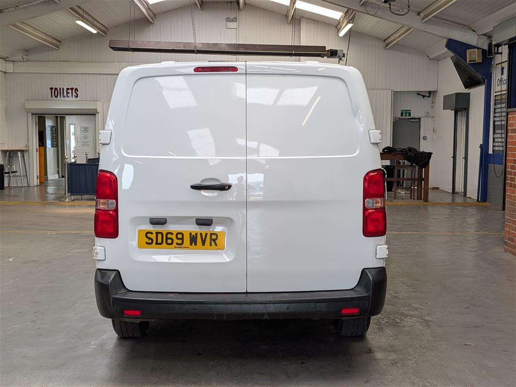 <p>2019 VAUXHALL VIVARO 2900 DYNAMIC S/S</p>