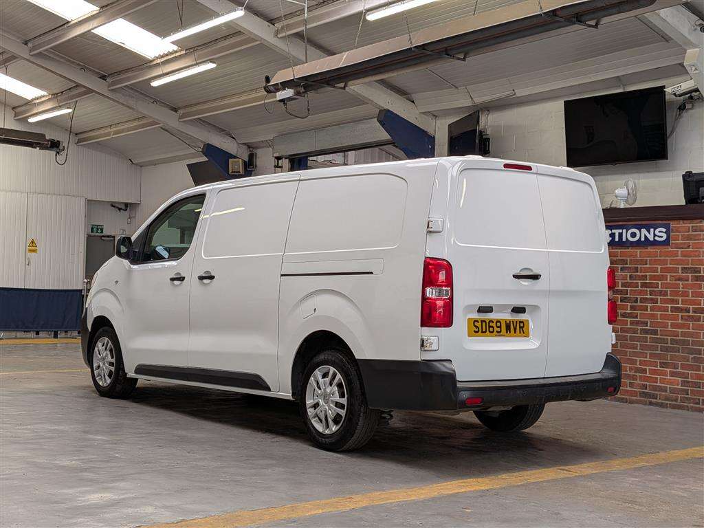<p>2019 VAUXHALL VIVARO 2900 DYNAMIC S/S</p>