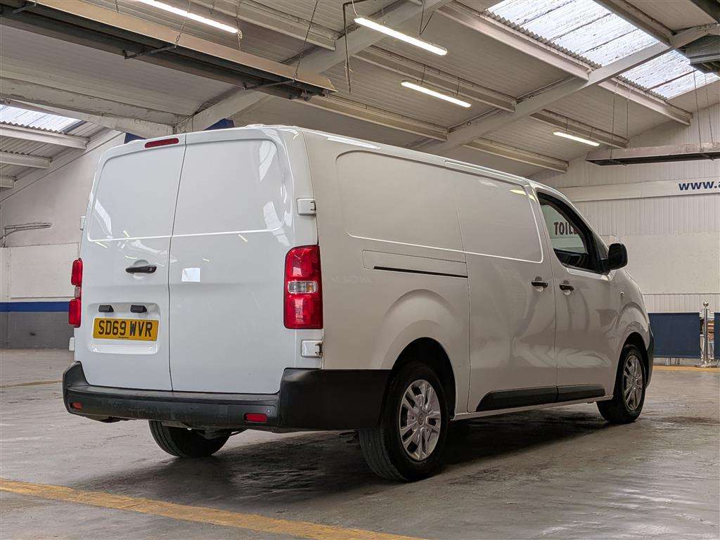 <p>2019 VAUXHALL VIVARO 2900 DYNAMIC S/S</p>