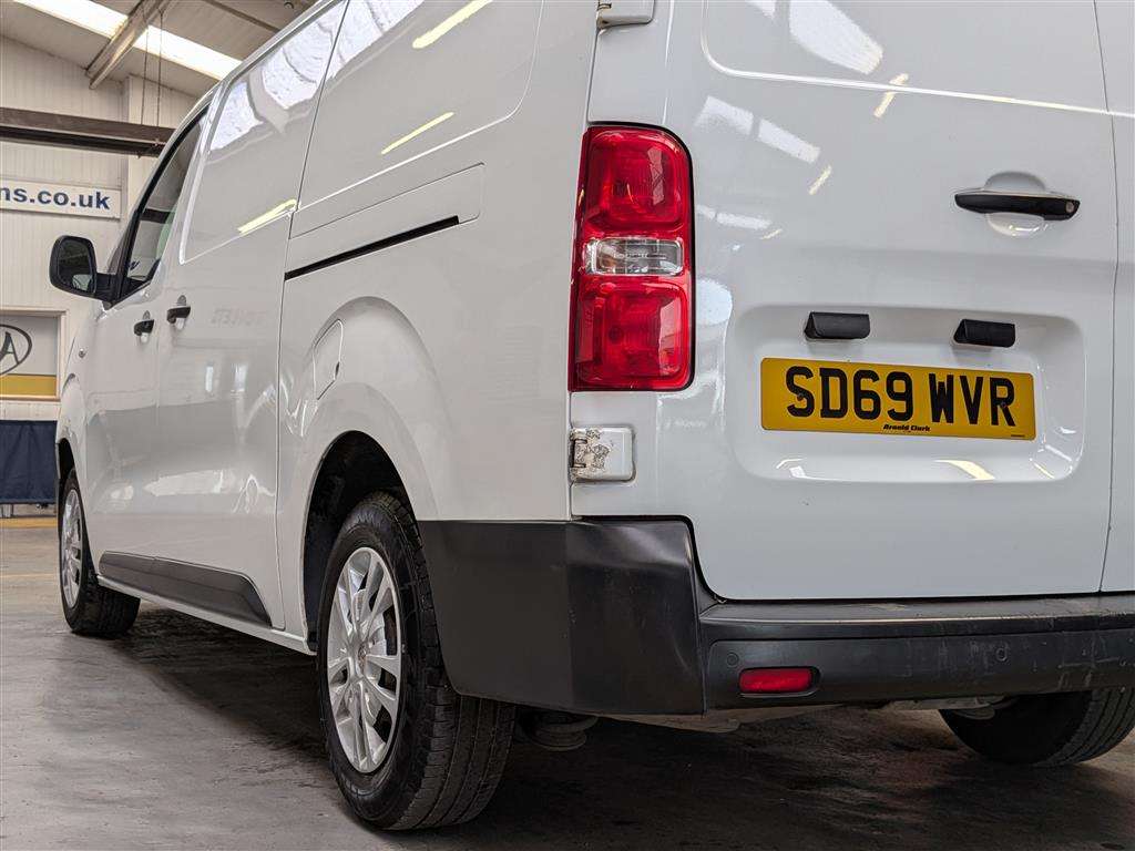 <p>2019 VAUXHALL VIVARO 2900 DYNAMIC S/S</p>