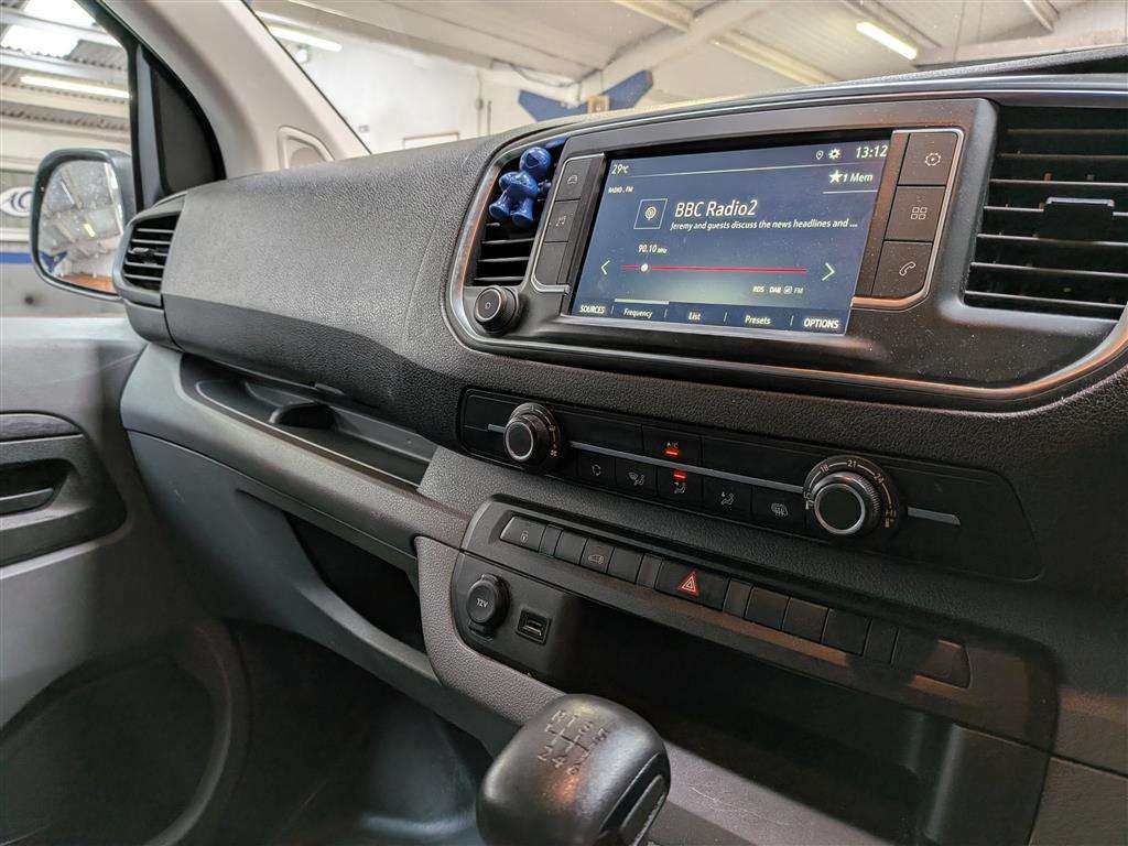 <p>2019 VAUXHALL VIVARO 2900 DYNAMIC S/S</p>