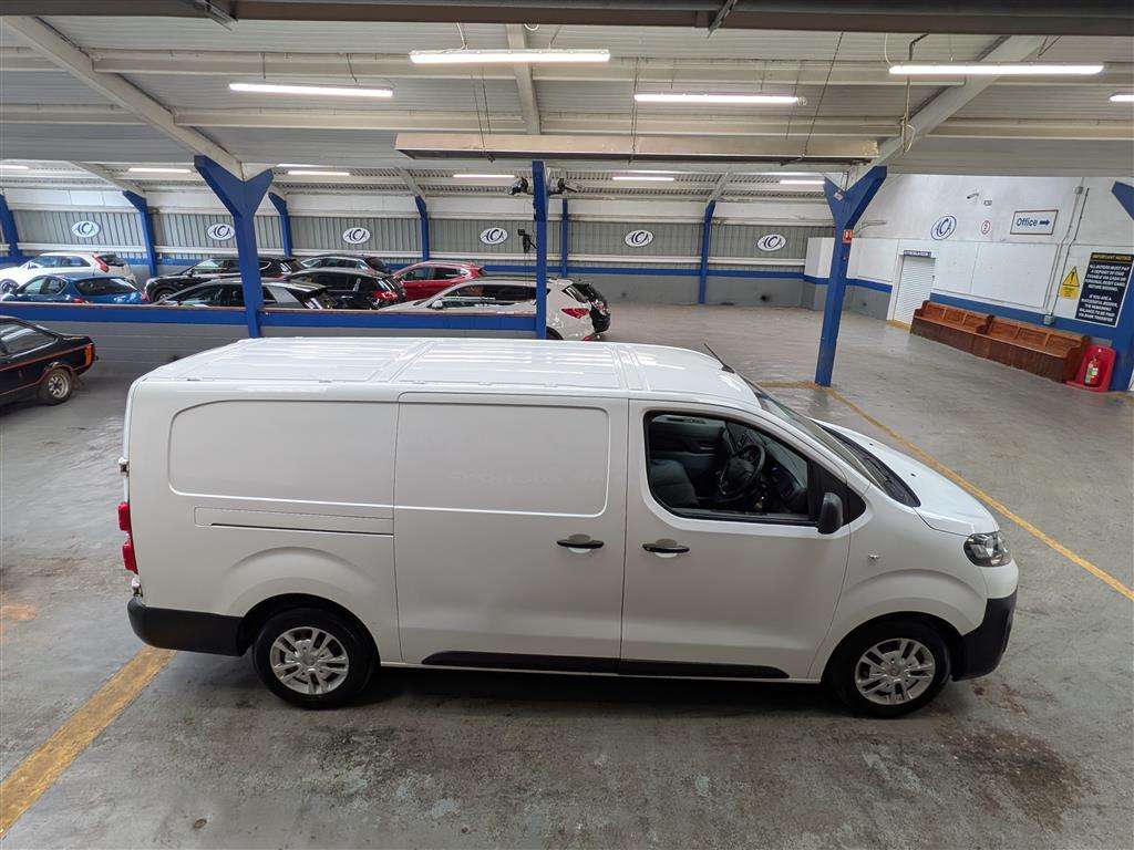 <p>2019 VAUXHALL VIVARO 2900 DYNAMIC S/S</p>