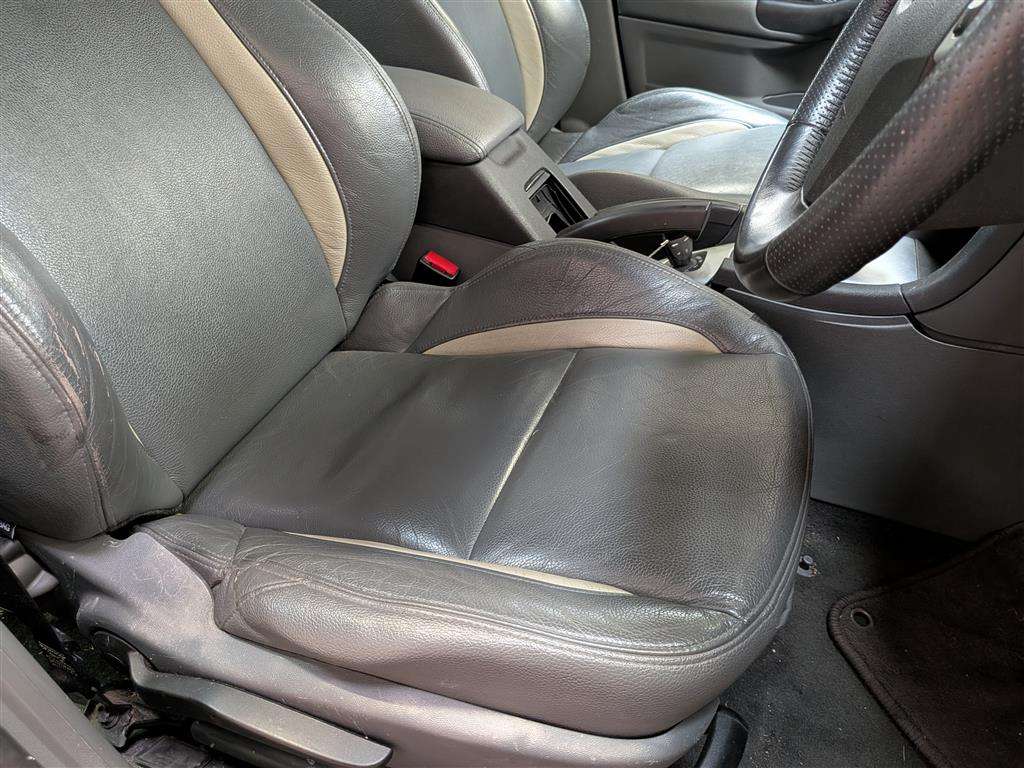 <p>2005 SAAB 9-3 AERO V6 S-A</p>