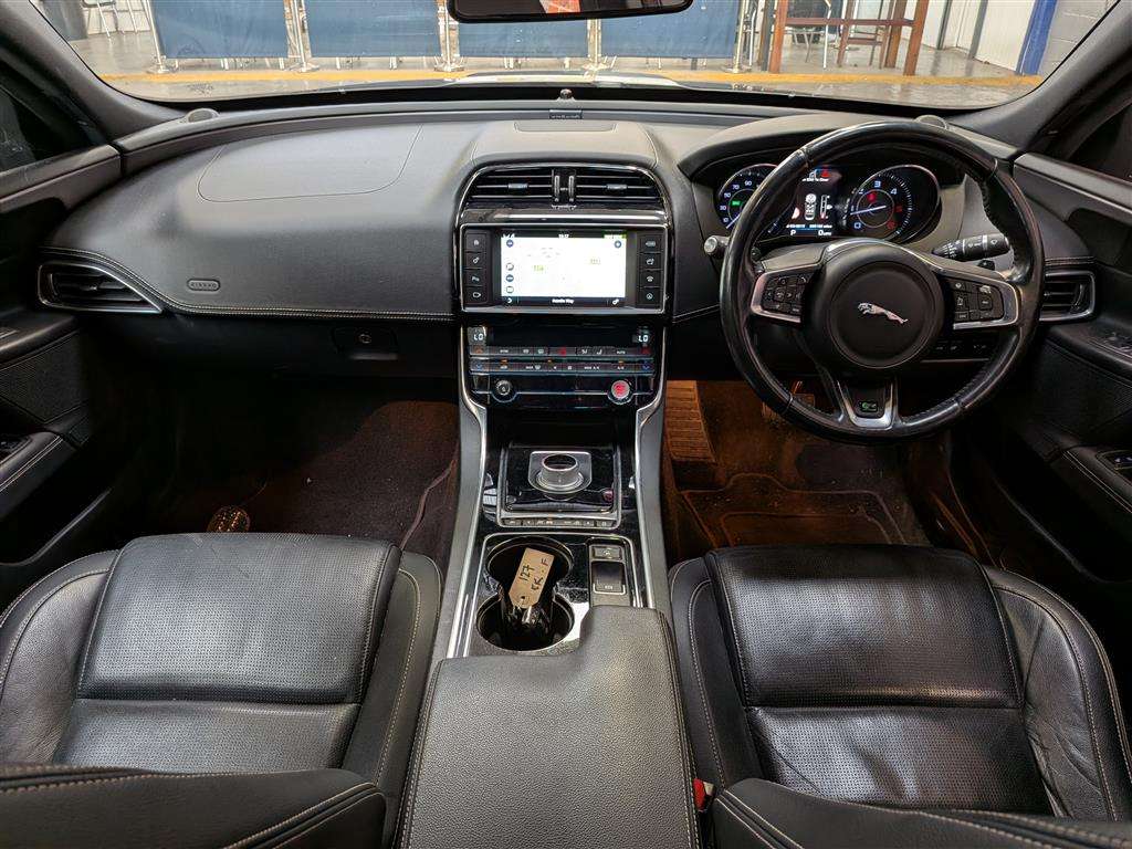 <p>2015 JAGUAR XE R-SPORT D AUTO</p>