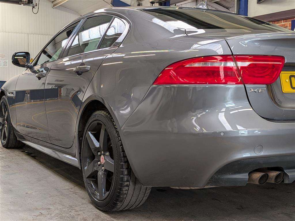 <p>2015 JAGUAR XE R-SPORT D AUTO</p>