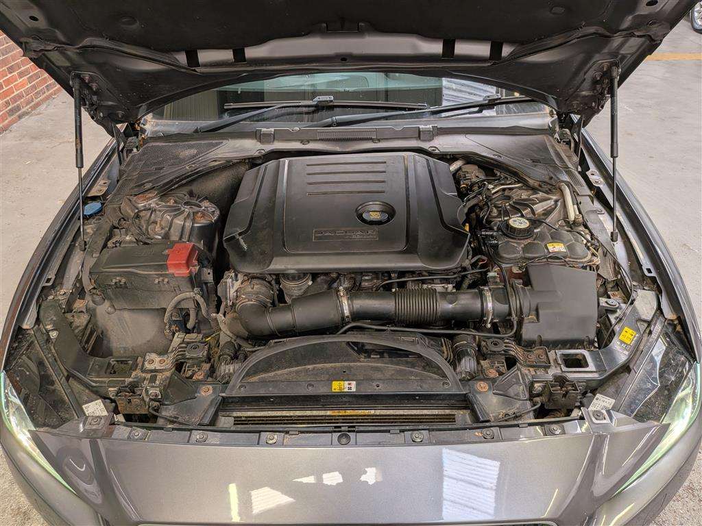 <p>2015 JAGUAR XE R-SPORT D AUTO</p>