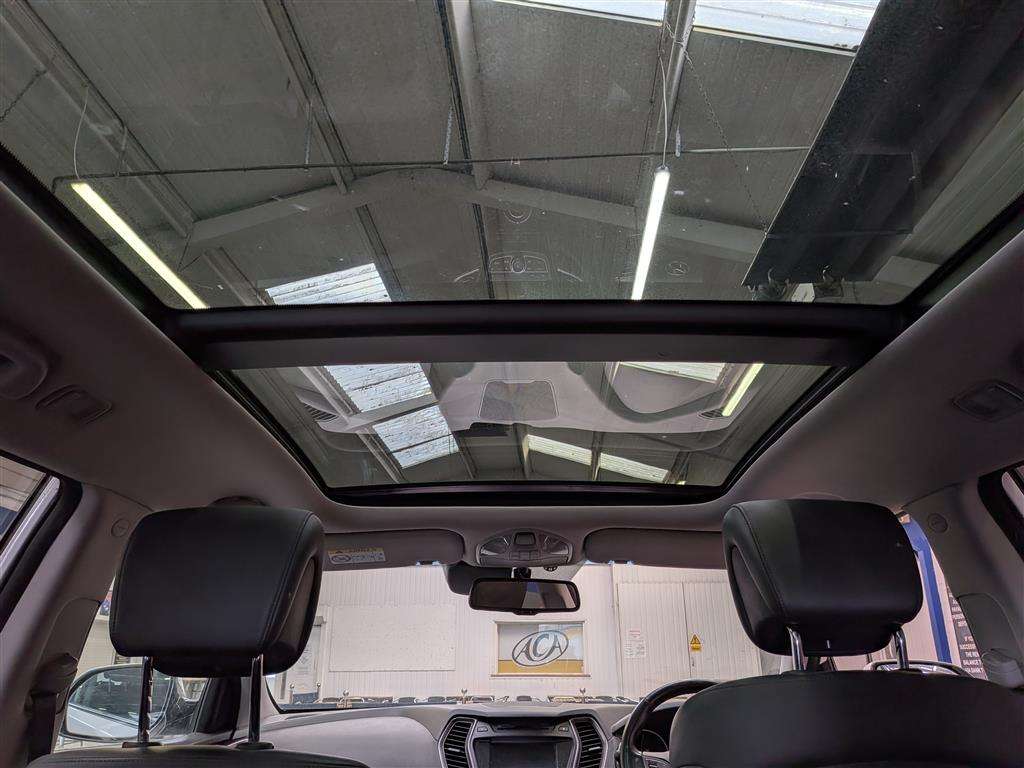 <p>2015 HYUNDAI SANTA FE PREMIUM SE CRDI</p>