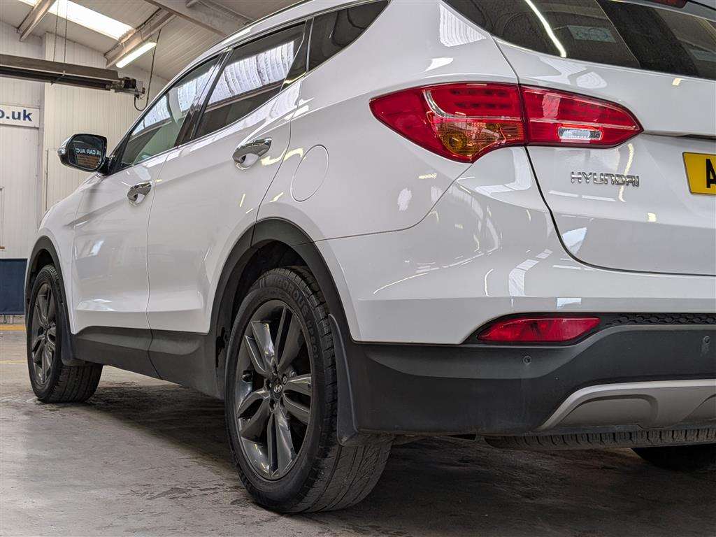 <p>2015 HYUNDAI SANTA FE PREMIUM SE CRDI</p>