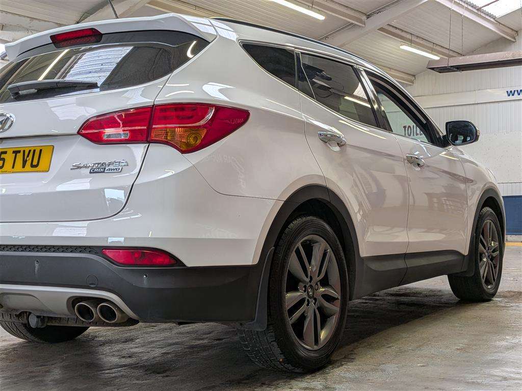 <p>2015 HYUNDAI SANTA FE PREMIUM SE CRDI</p>