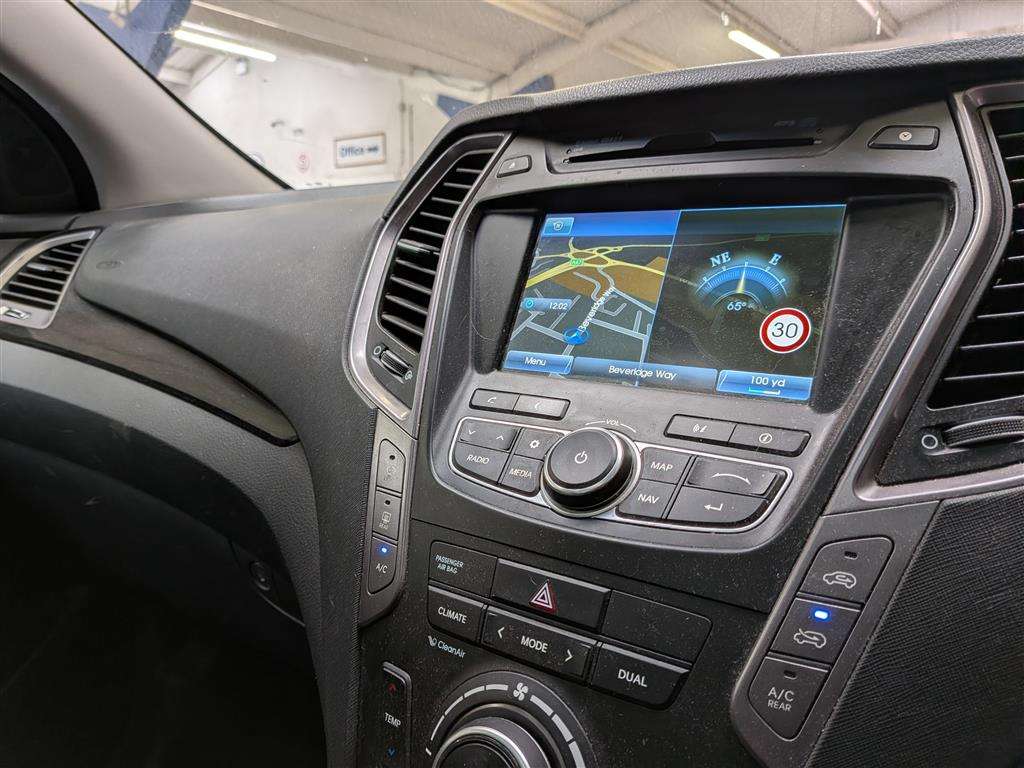 <p>2015 HYUNDAI SANTA FE PREMIUM SE CRDI</p>
