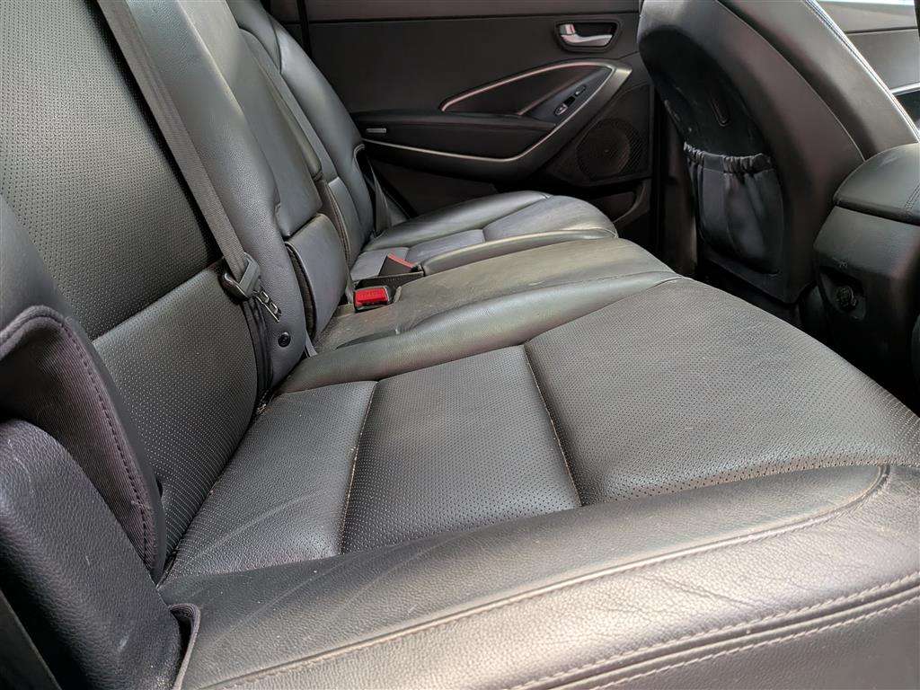 <p>2015 HYUNDAI SANTA FE PREMIUM SE CRDI</p>
