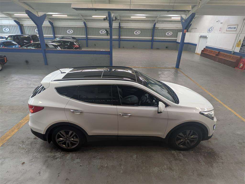 <p>2015 HYUNDAI SANTA FE PREMIUM SE CRDI</p>