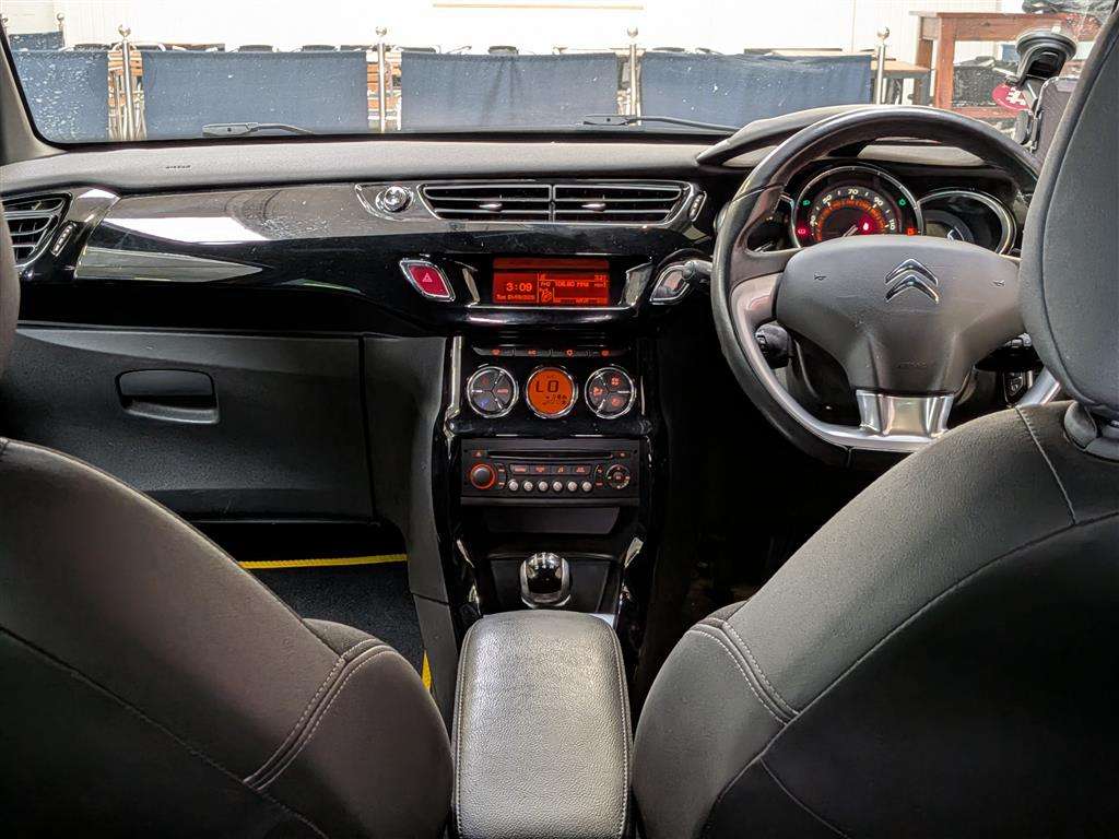 <p>2015 CITROEN DS3 DSTYLE + PURETECH S/S</p>