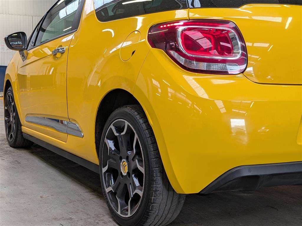 <p>2015 CITROEN DS3 DSTYLE + PURETECH S/S</p>