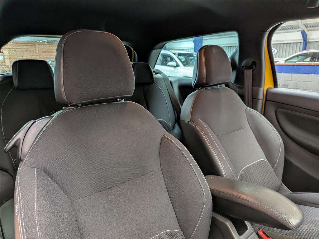 <p>2015 CITROEN DS3 DSTYLE + PURETECH S/S</p>