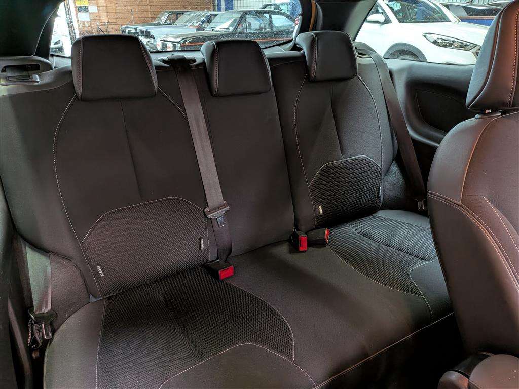 <p>2015 CITROEN DS3 DSTYLE + PURETECH S/S</p>