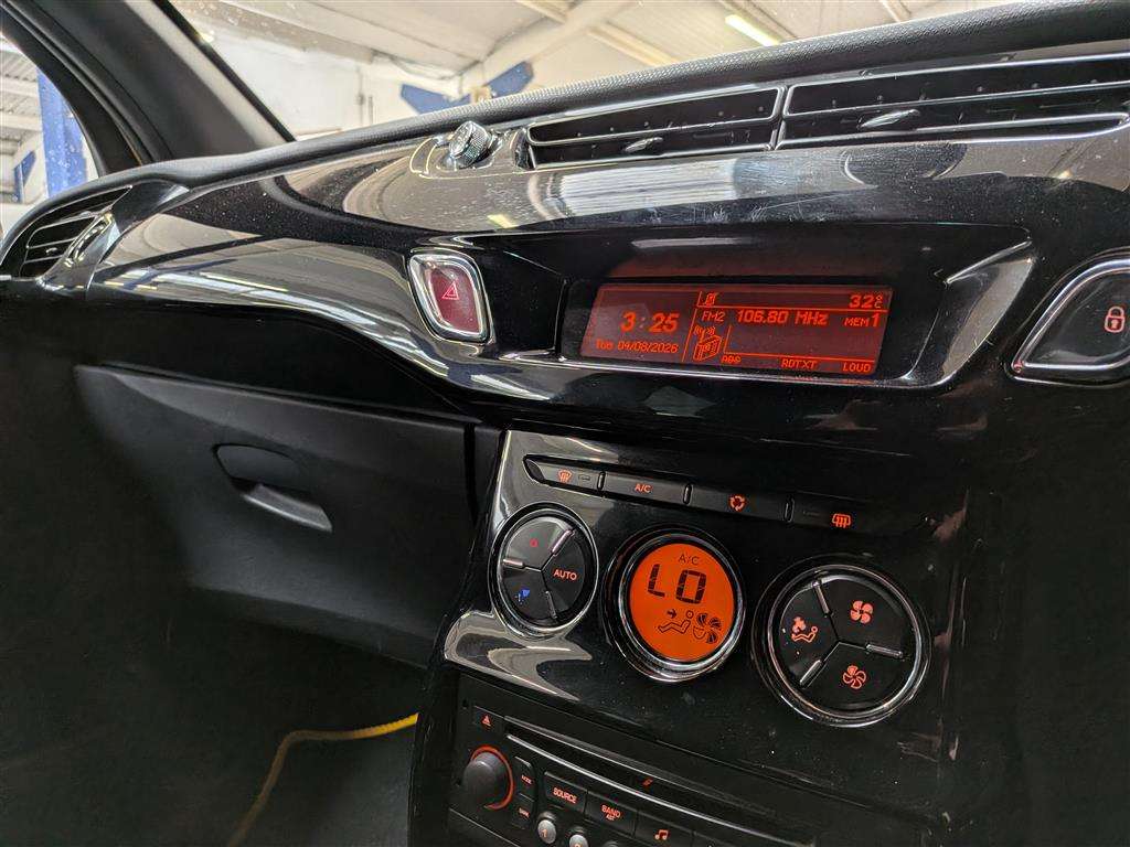 <p>2015 CITROEN DS3 DSTYLE + PURETECH S/S</p>