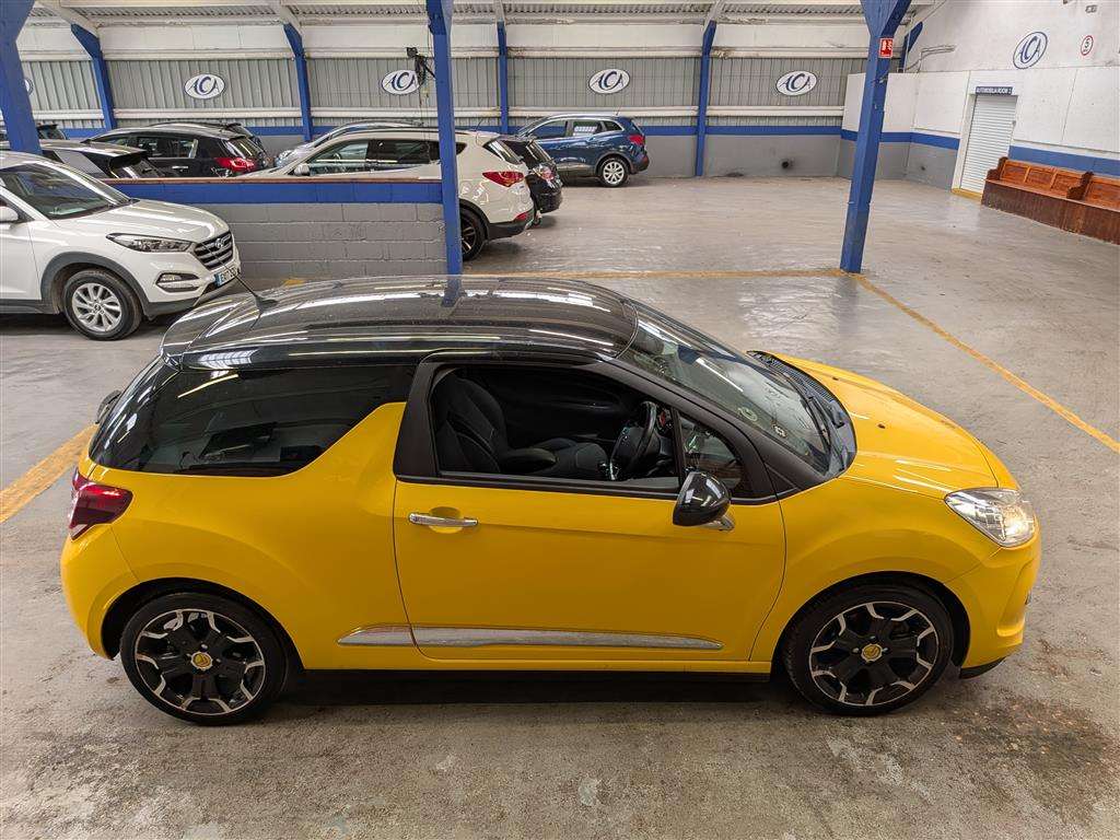 <p>2015 CITROEN DS3 DSTYLE + PURETECH S/S</p>